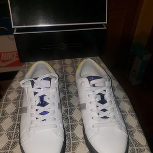 Guess sneakers size 10